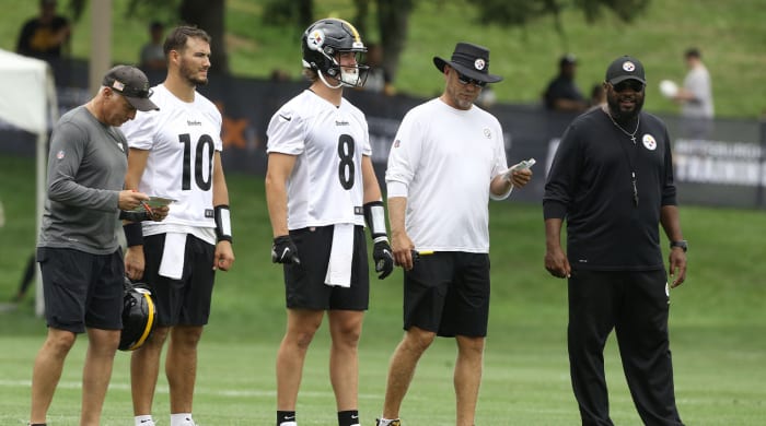 Jul 27, 2022; Latrobe, PA, USA; Pittsburgh Steelers quarterbacks coach Mike Sullivan (left) and quarterbacks Mitch Trubisky (10) and Kenny Pickett (8) and offensive coordinator Matt Canada (in white) and head coach Mike Tomlin (right) participate in training camp at Chuck Noll Field.